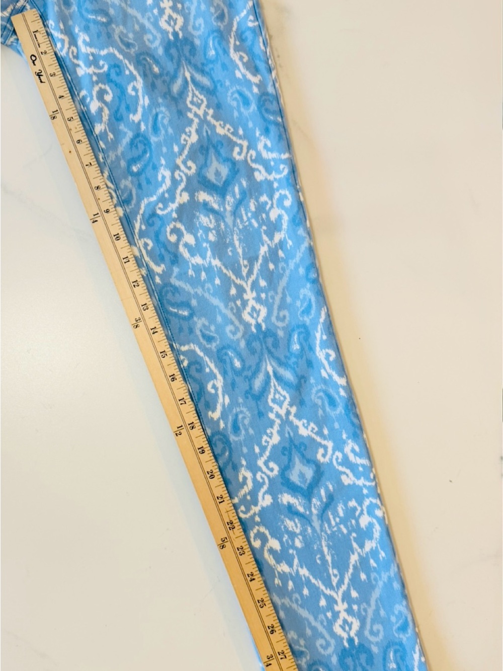 J. McLaughlin Light Blue and White Ikat Lexi Skinny Jeans. Size 10 - Picture 10 of 11